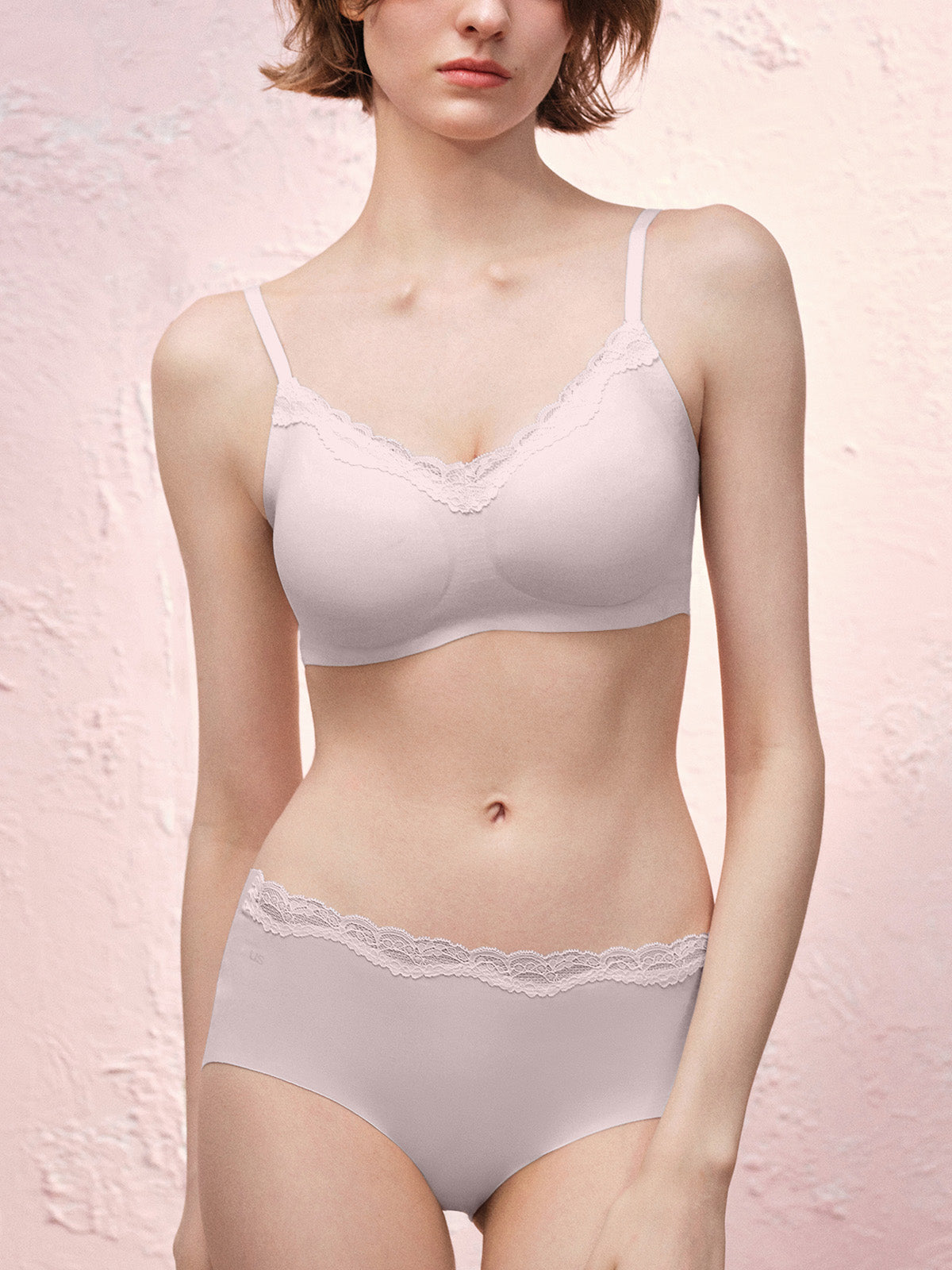Basic Seamless Lace-Trimmed V-Neck Bralette - Smart Size