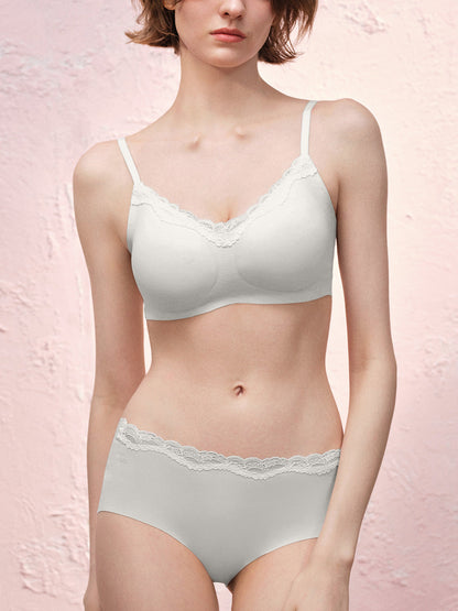 Basic Seamless Lace-Trimmed V-Neck Bralette - Smart Size
