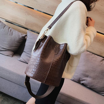 Bolsa Feminina de Couro Bia - Frete Grátis