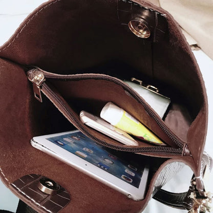 Bolsa Feminina de Couro Bia - Frete Grátis