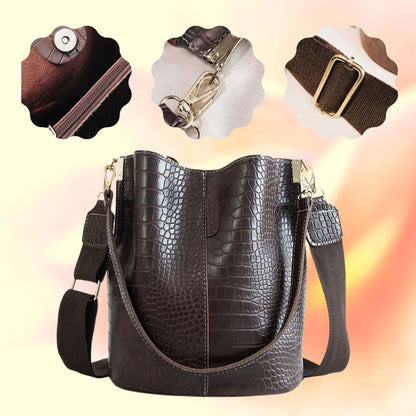 Bolsa Feminina de Couro Bia - Frete Grátis