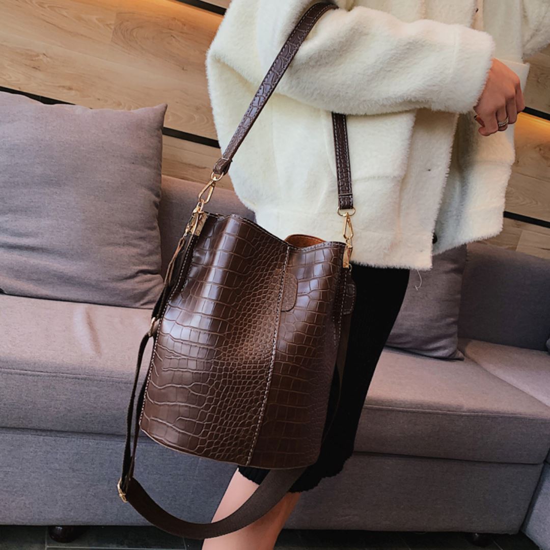 Bolsa Feminina de Couro Bia - Frete Grátis
