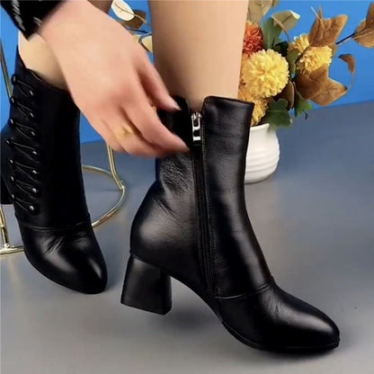 Bota Italiana Feminina de Couro Cano Curto - Frete Grátis